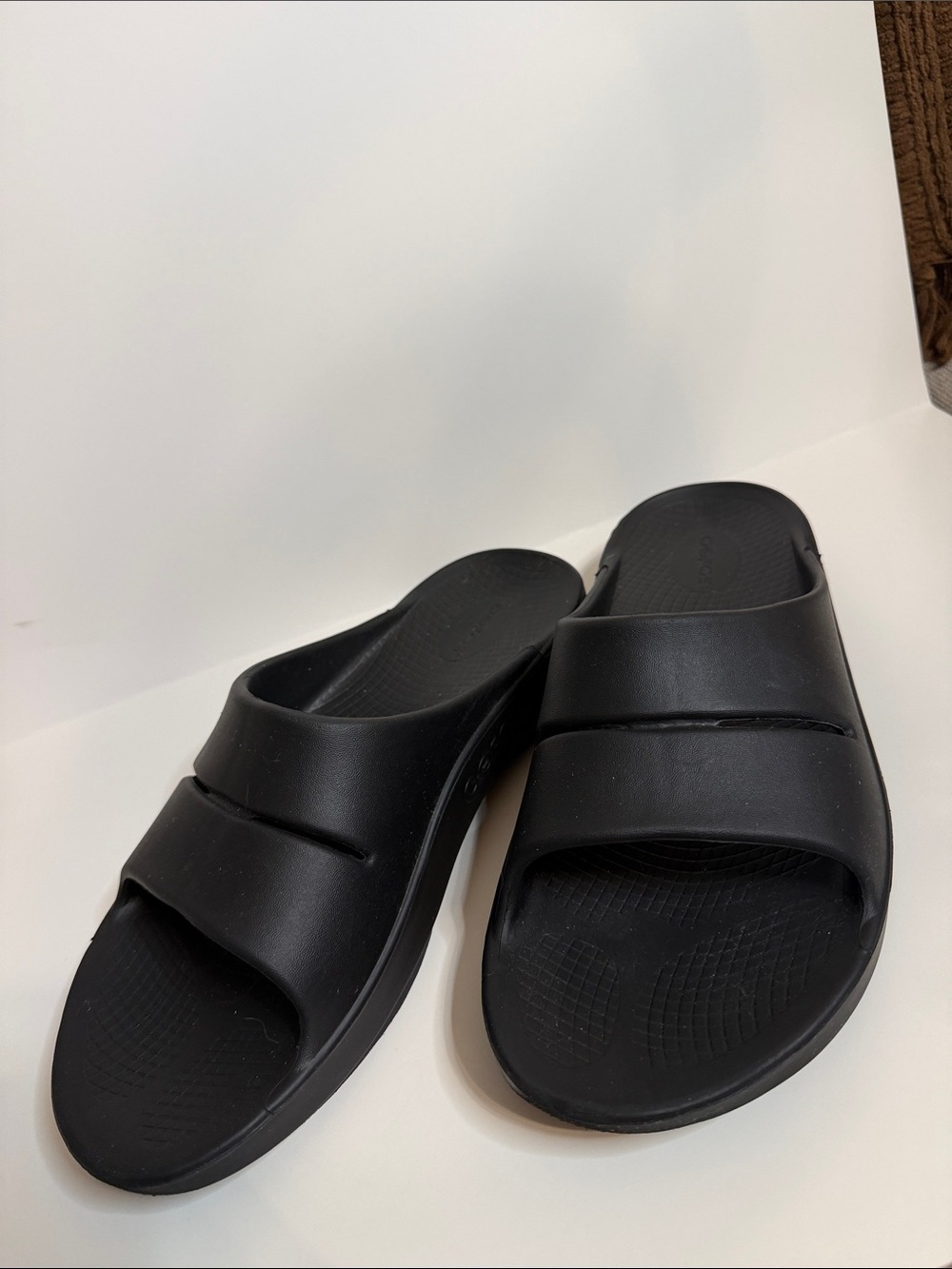 OOFOS OOAHH BLACK
SLIDE SANDALS UNISEX
WOMEN'S 12 MEN'S 10 EUR 43